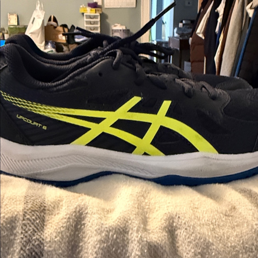Asics Black and Neon Yellow Sports Shoes
Upcourt 6
